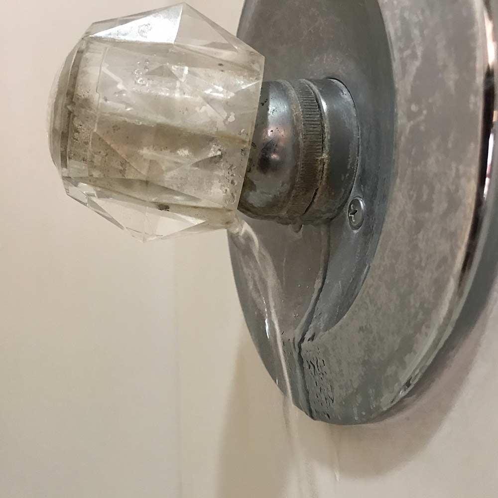 image of broken water bath faucet found during home inspection