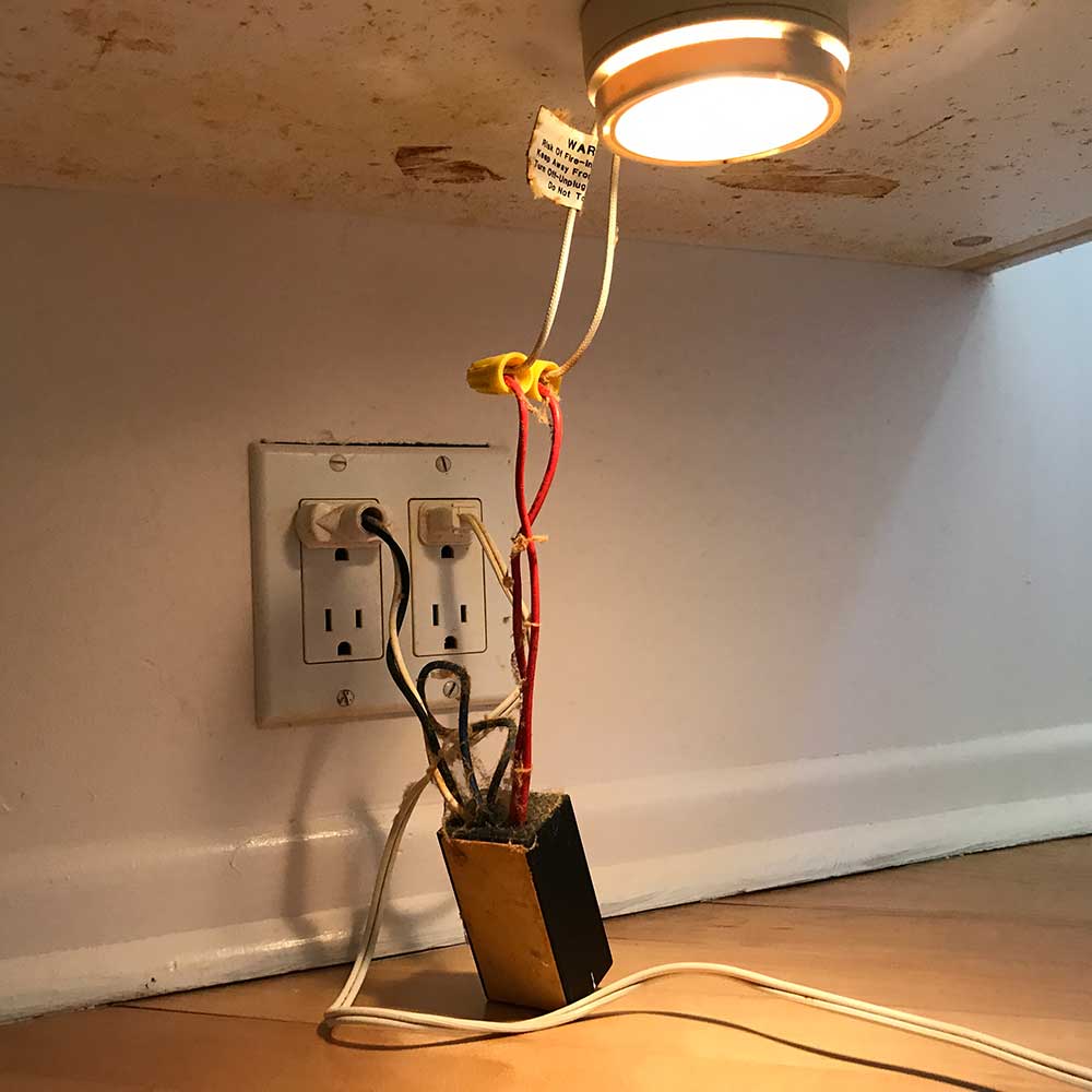 image of improper electrical connection found during home inspection